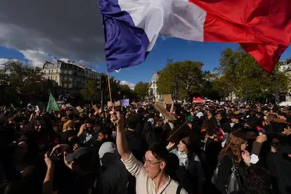 protesta de estudiantes en paris .png